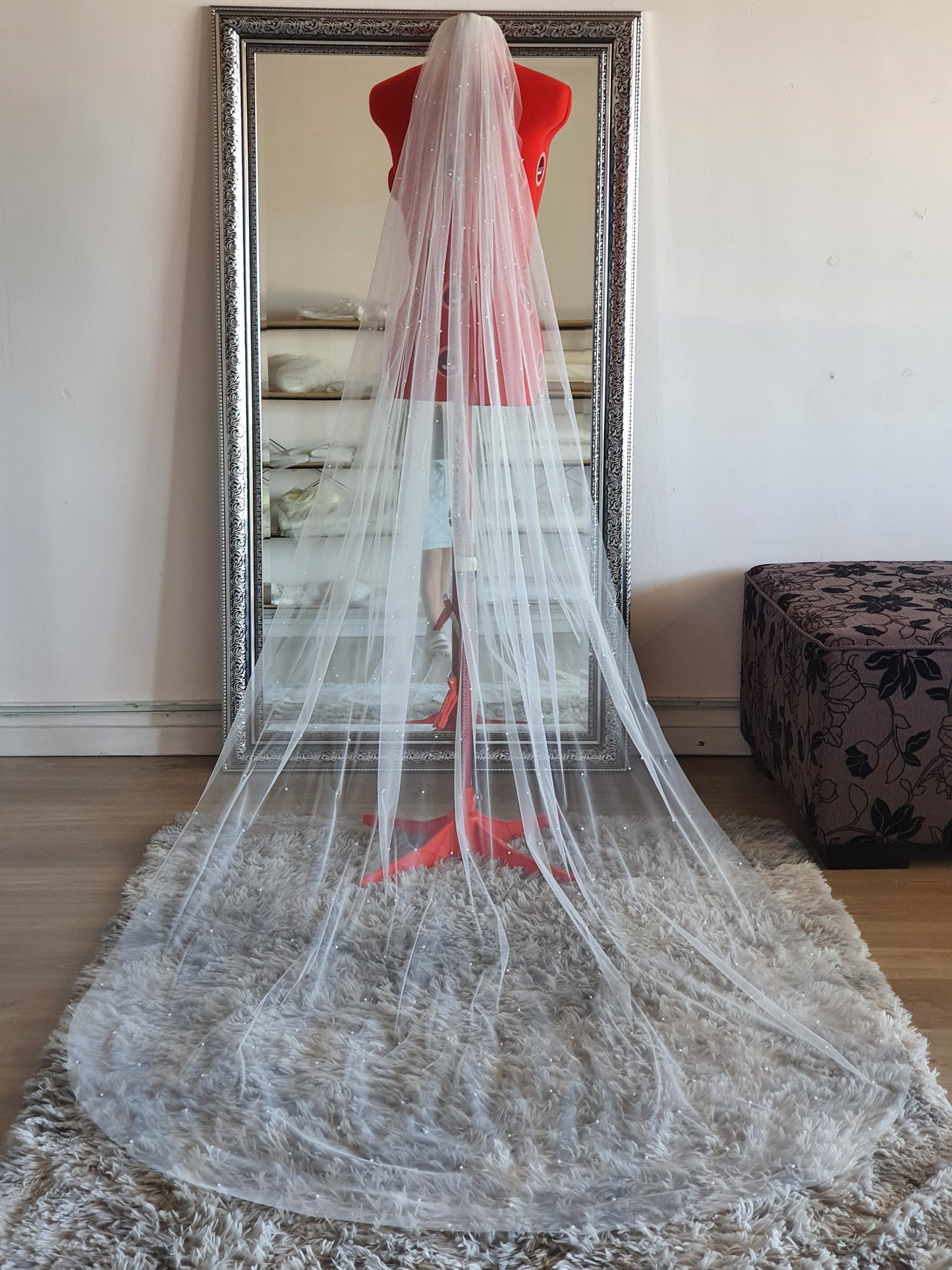 Pearl veil with small pearls